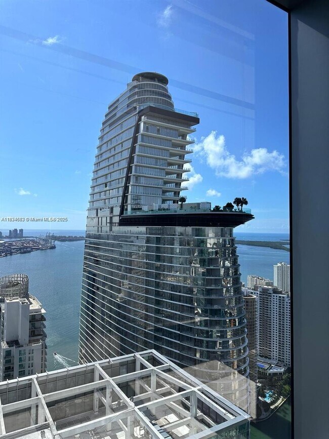 Building Photo - 300 Biscayne Blvd Way