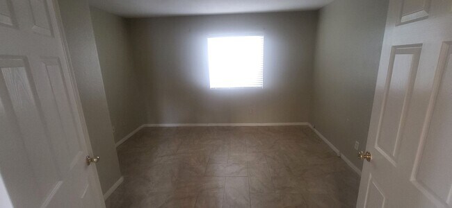 Foto del edificio - 44745 Longfellow Ave