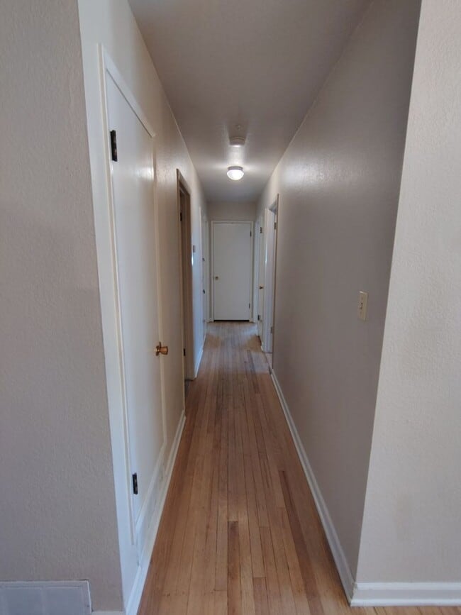 Building Photo - 1136 Cambridge Ct