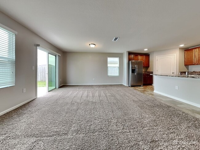 Building Photo - 2110 Pebble Point Dr