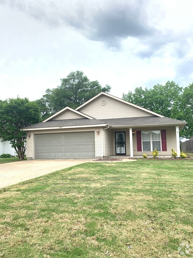 Building Photo - 3401 Derby Dr