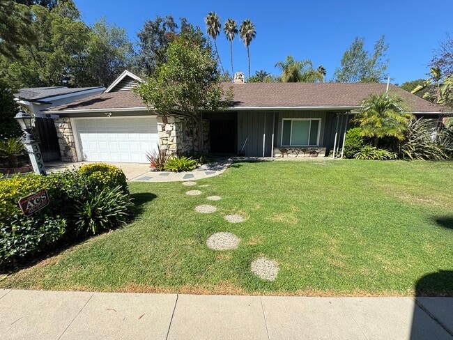 Building Photo - 3957 Woodfield Dr