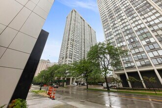 Building Photo - 5455 N Sheridan Rd