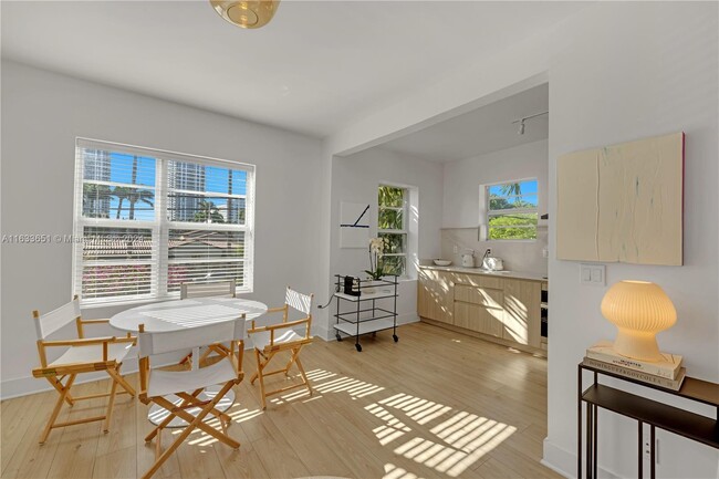 Building Photo - 4812 Pine Tree Dr