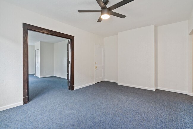 Foto del edificio - 2807 Neeld Ave