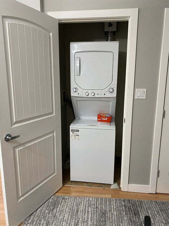 Photo du bâtiment - 1 Bed 1 Bath Unit in Fort Mcmurray, AB