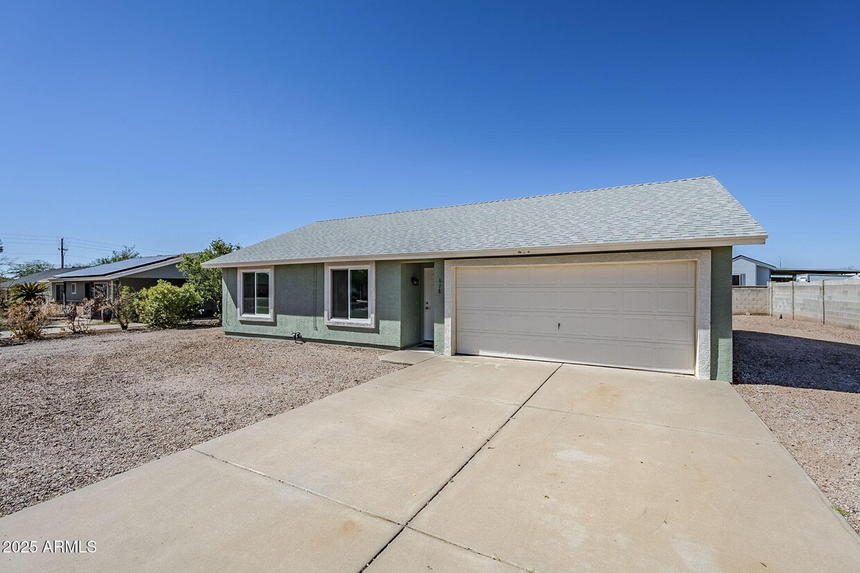 Foto principal - 678 S Silver Dr