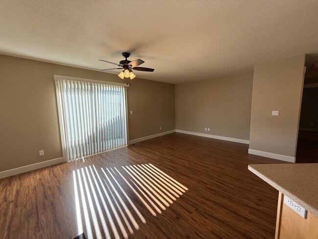 Building Photo - Beautiful 3 bed, 2 bath Hillsboro Home! Cl...