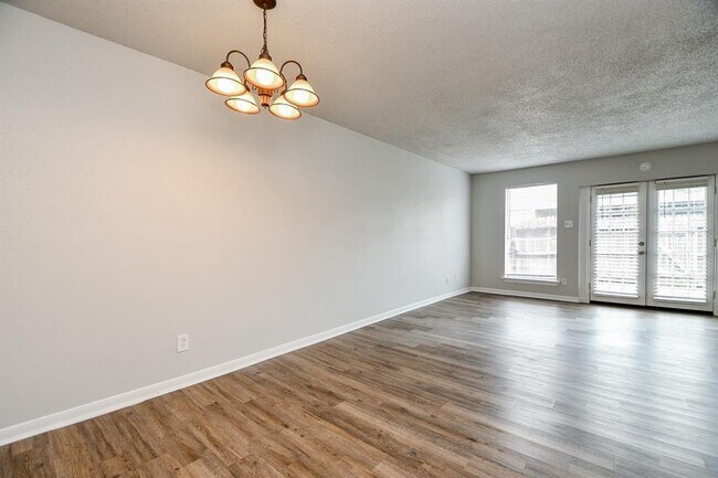 Building Photo - 6504 Kentwick Dr