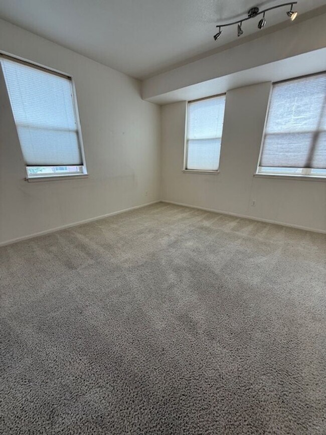 Foto del edificio - 3 Bed End Unit Townhome near Old Town Arvada