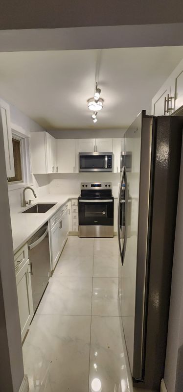 Foto del edificio - 394 N Laurel Dr