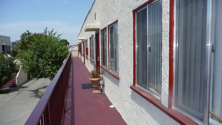 Foto del edificio - 6214-6216 Heliotrope Ave