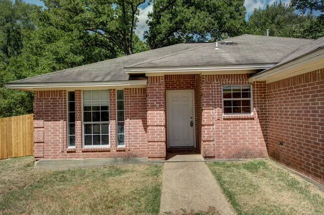 Foto del edificio - 2402 Jaguar Ct