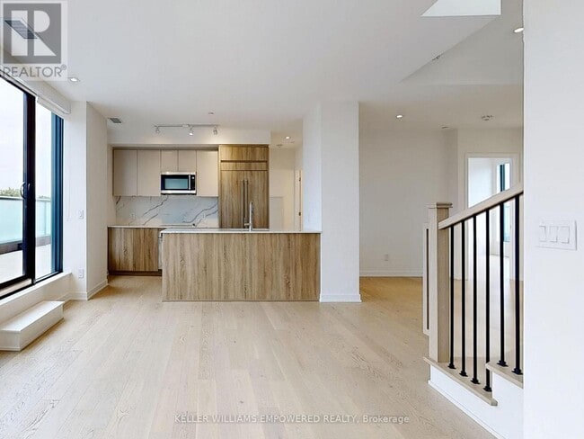 Building Photo - 840 St Clair Ave W