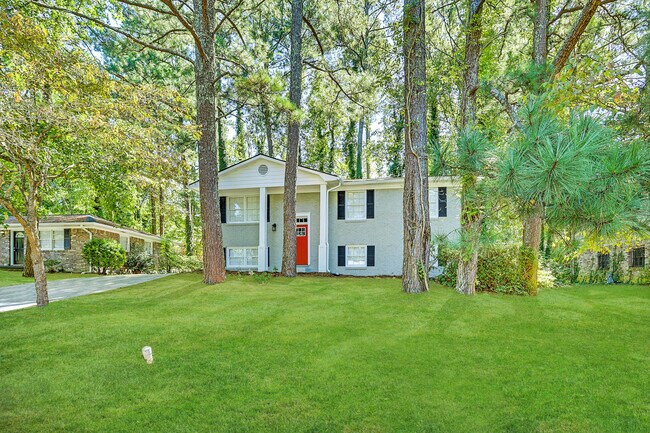 Building Photo - 2922 Carriage Ln