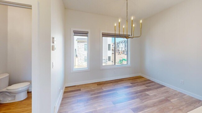 Photo du bâtiment - New executive townhouse complex in Glenridding Edmonton!