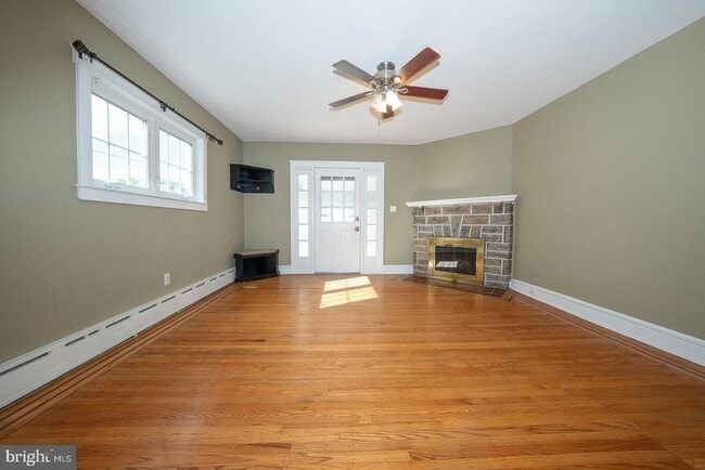 Building Photo - 17 E Turnbull Ave