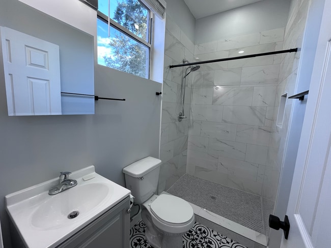 Foto del edificio - 6722 Provost Rd N