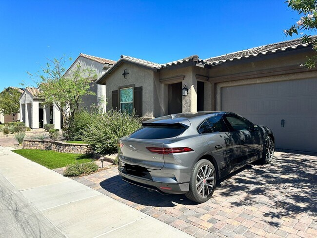 Building Photo - Beautiful 3-bedroom home!