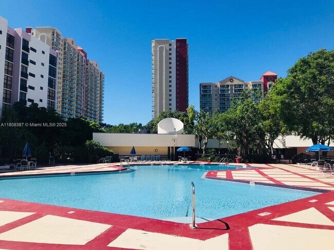 Foto del edificio - 17021 N Bay Rd