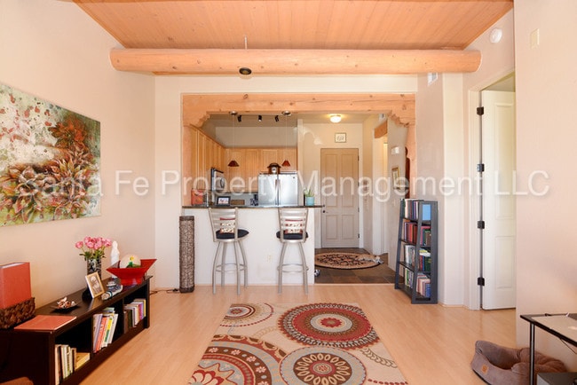 Building Photo - Highly Desirable Alameda Compound Condo!