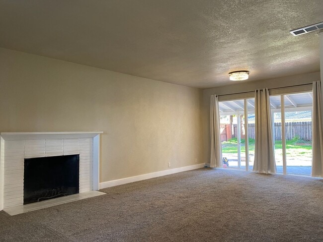 Building Photo - Four Bed, Two Bath Home In Stockton's Holi...