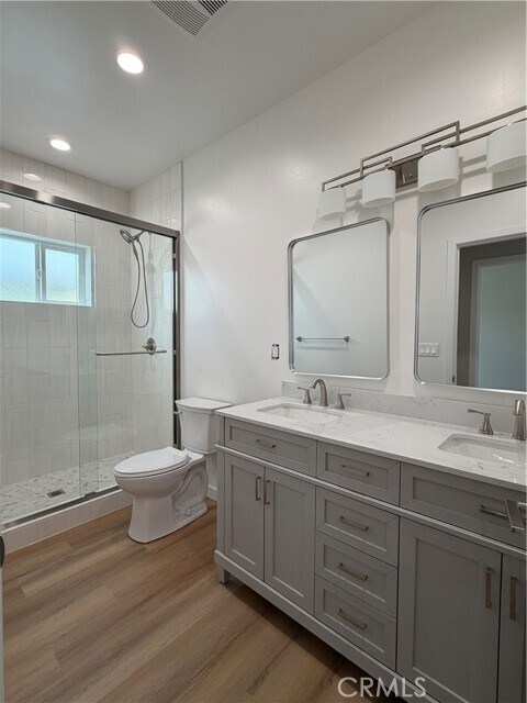 Foto del edificio - 7330 Riverton Ave