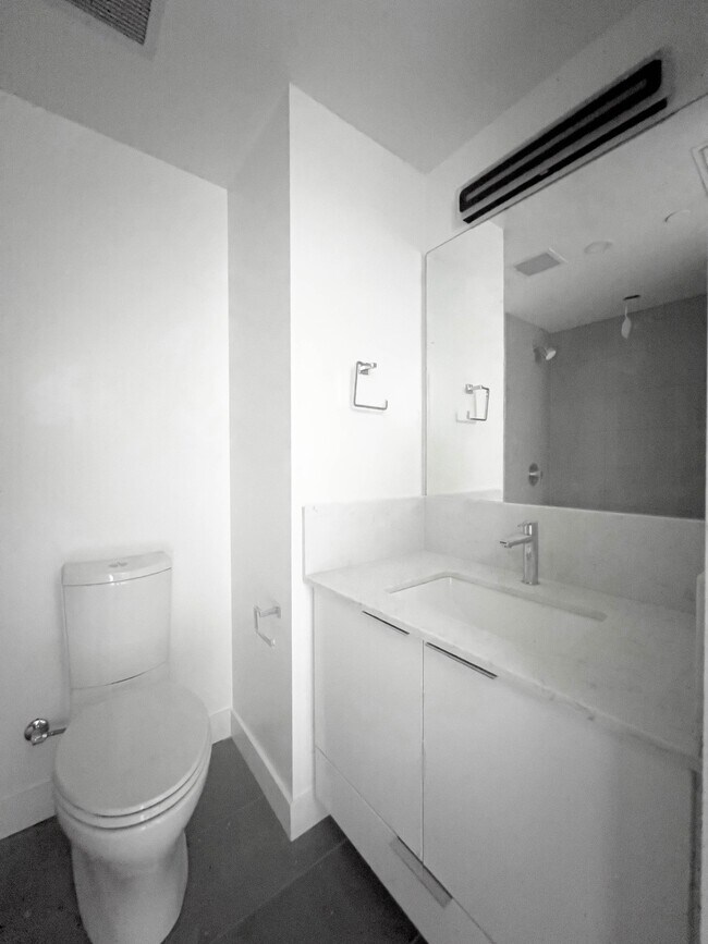 Building Photo - 901-901 Lougheed Hwy.