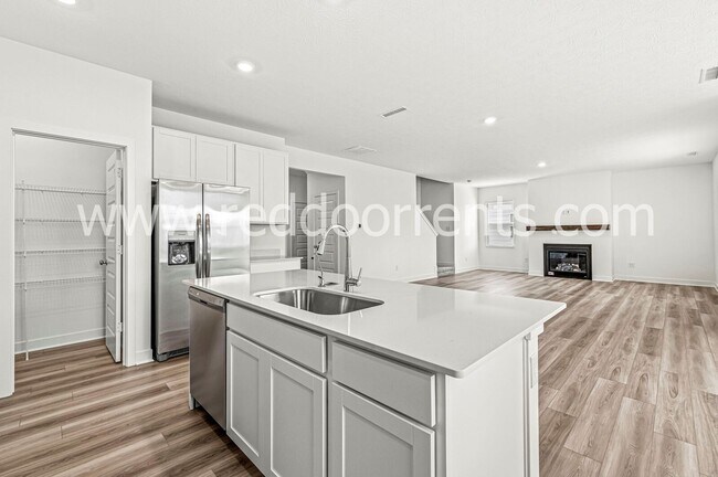 Foto del edificio - View this Property Today!