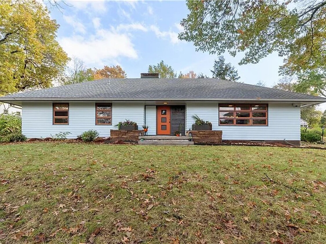 Primary Photo - Wonderful Mid-Century Crestwood Home