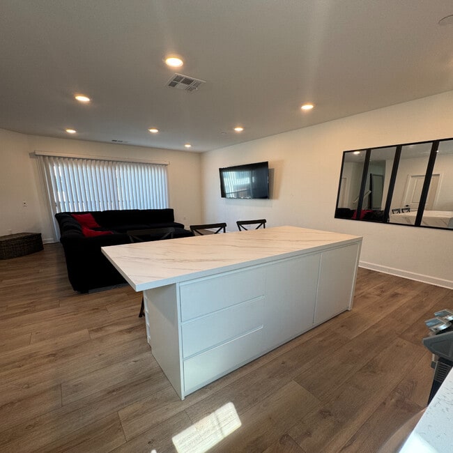 Building Photo - 2115 Reed Dr