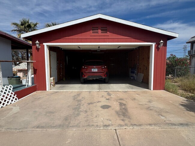 Building Photo - Furnished 2BR with Arizona Room, fenced ya...