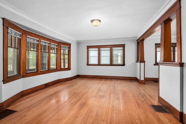 Building Photo - 220 Valley Ave SW