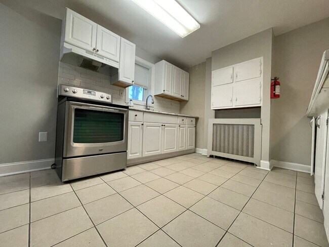 Foto del edificio - Newly Renovated 3 Bed, 1.5 Bath in Fairview!