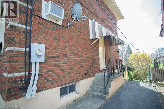 Building Photo - 415 Chatham St