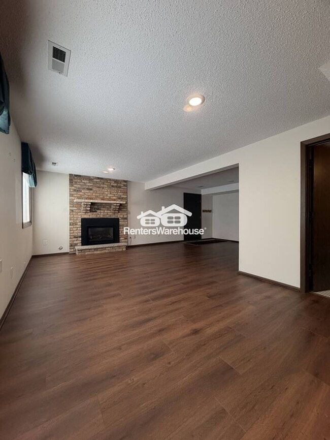 Building Photo - Available Now 3 Bedroom 2 Bath Single Family Home in Plymouth