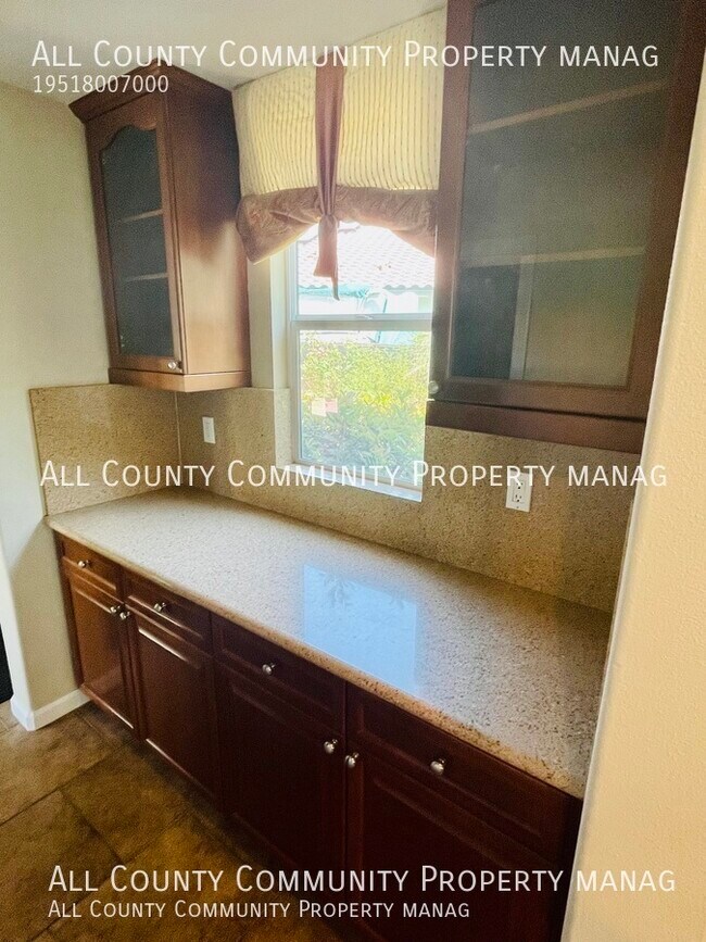 Building Photo - Gorgeous 5 Bedroom 5.5 Bathrooms 2 Story h...