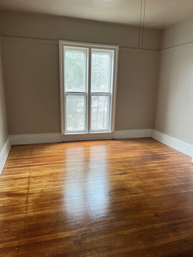 11 Elizabeth St Unit B, Auburn, NY 13021 Room for Rent in Auburn, NY