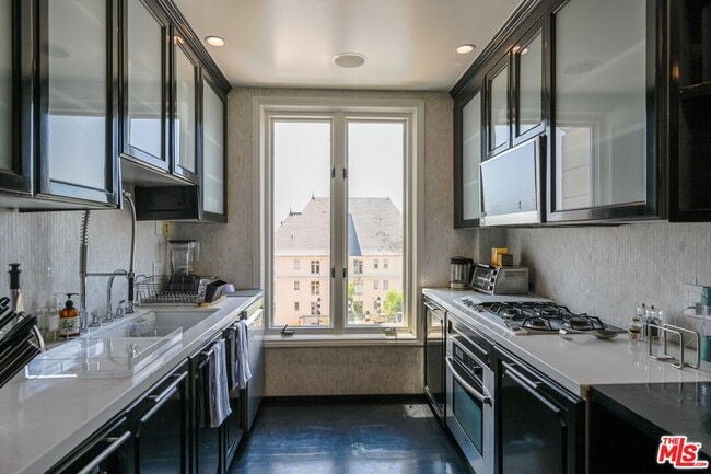 Foto del edificio - 1424 N Crescent Heights Blvd