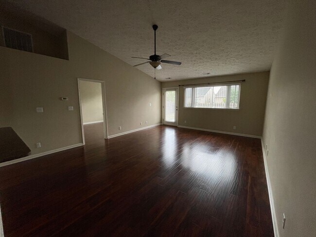 Building Photo - 3 Bedroom Home In Lindberg Village