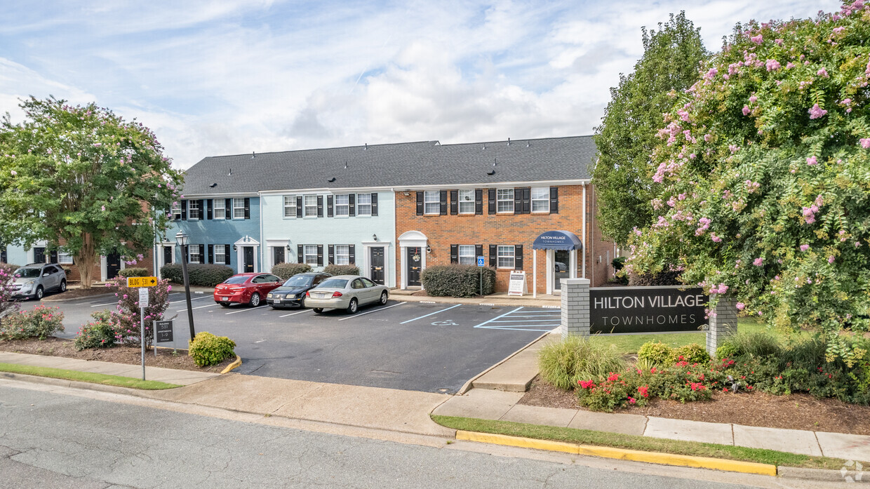 Foto principal - Hilton Village Townhomes