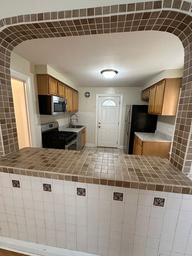 Foto del edificio - Single family home in Belmont Central area...