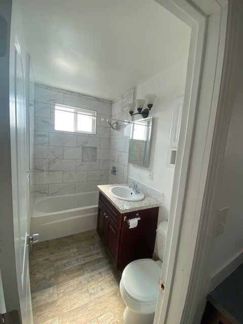 Building Photo - 316 Venice Way