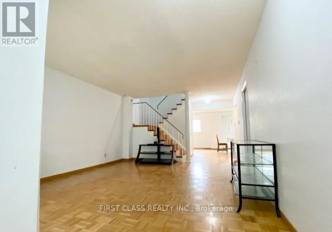 Building Photo - 84 Homedale Dr