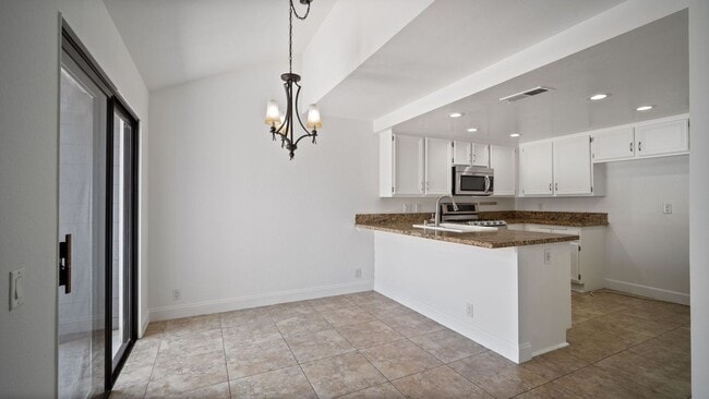 Building Photo - Upgraded 2-Bedroom Carriage Townhome with ...