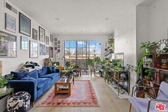 Building Photo - 1522 S Saltair Ave