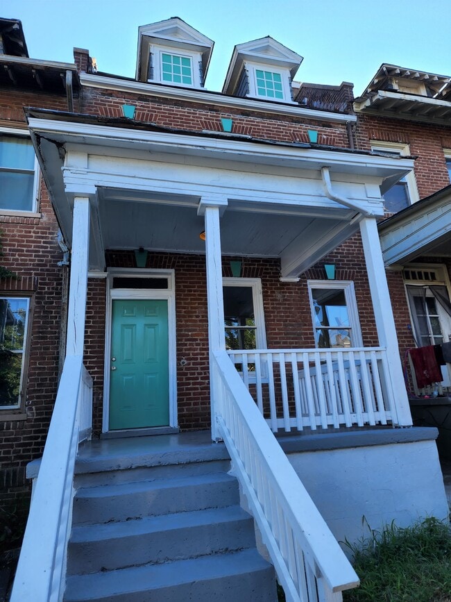 Building Photo - 1121 Wise St