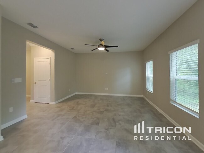 Foto del edificio - 2035 Dutton Island Oaks Wy