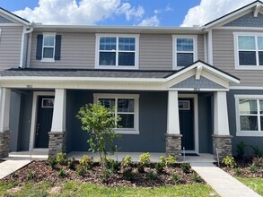 Building Photo - 9815 Walkway Dr