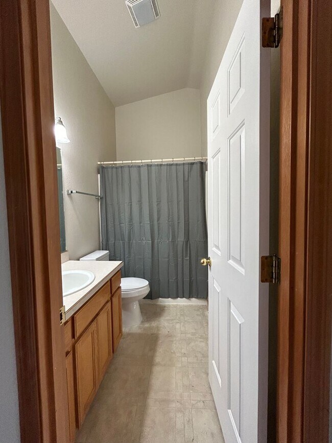 1684 SW Emily Dr Unit 1690, McMinnville, OR 97128 Room for Rent in